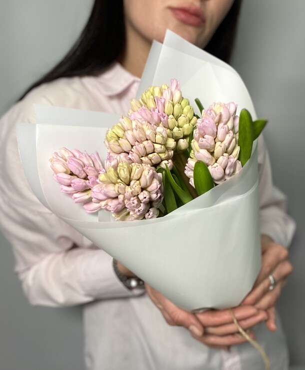 Букет гиацинтов, артикул F1253259 - 2900 рублей, доставка по городу. Flawery - доставка цветов