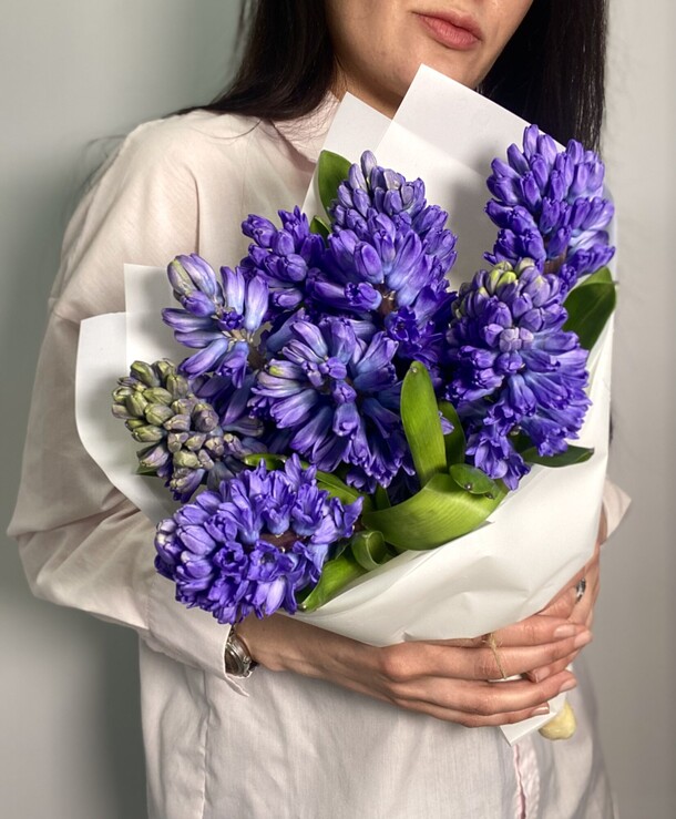 Букет синих гиацинтов, артикул F1257071 - 4200 рублей, доставка по городу. Flawery - доставка цветов