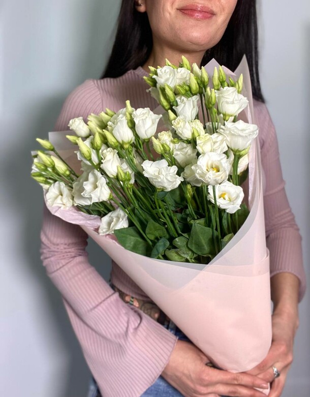 Букет белой эустомы, артикул F1281887 - 4900 рублей, доставка по городу. Flawery - доставка цветов