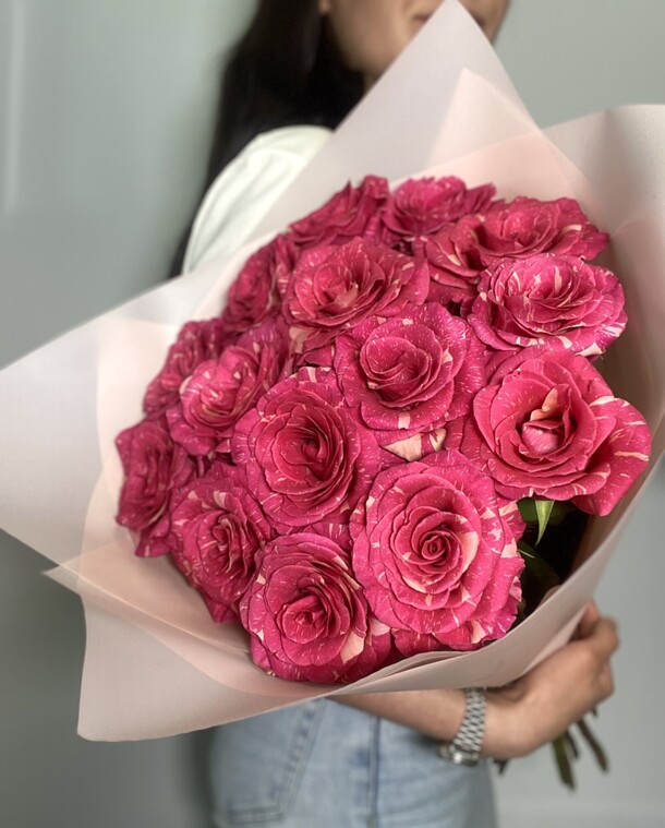 Букет ярких роз эквадор, артикул F1295054 - 6990 рублей, доставка по городу. Flawery - доставка цветов