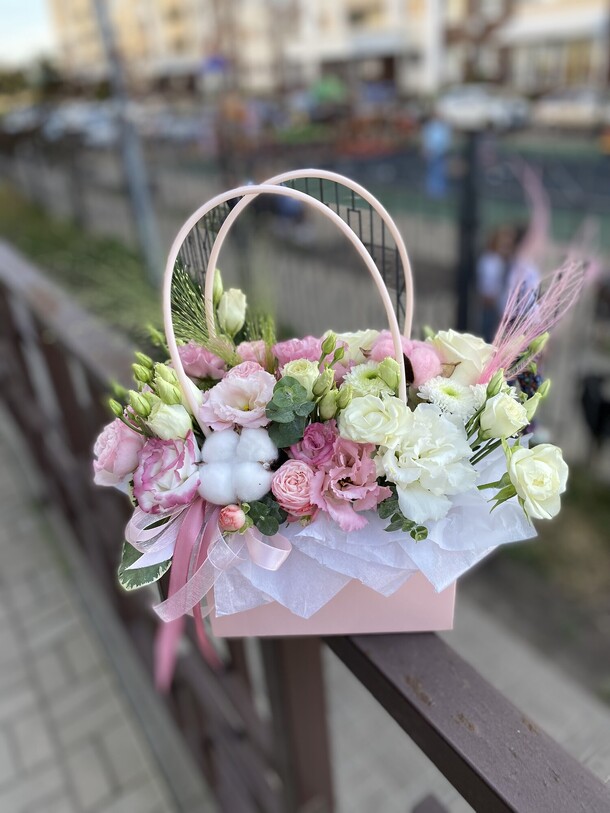 Нежная сумочка с хлопком, артикул F1307566 - 3600 рублей, доставка по городу. Flawery - доставка цветов