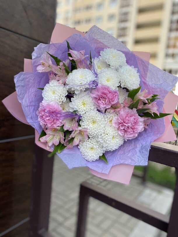 Стойкий микс, артикул F1430249 - 4200 рублей, доставка по городу. Flawery - доставка цветов