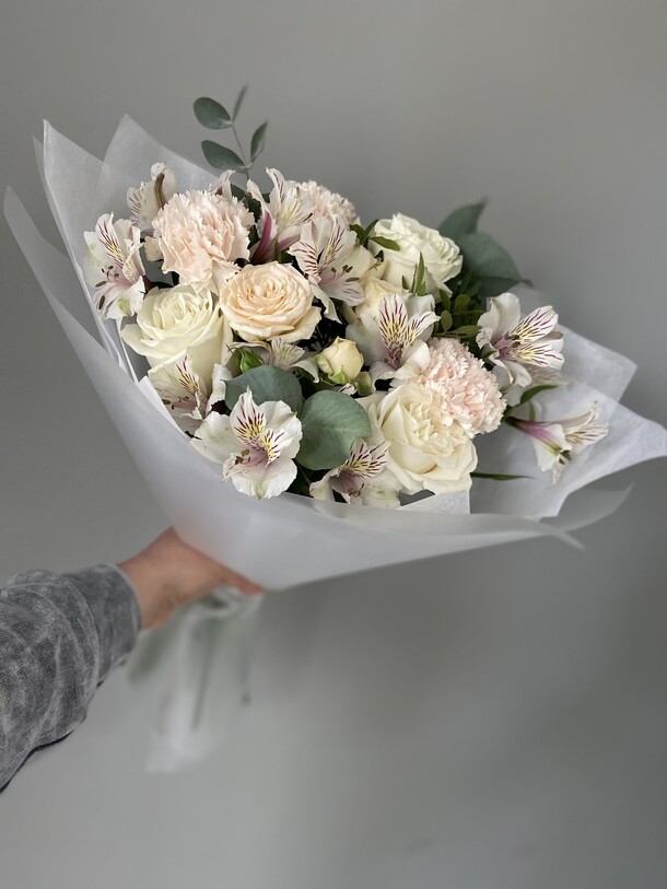 Сборный букет, артикул F1491209 - 3300 рублей, доставка по городу. Flawery - доставка цветов