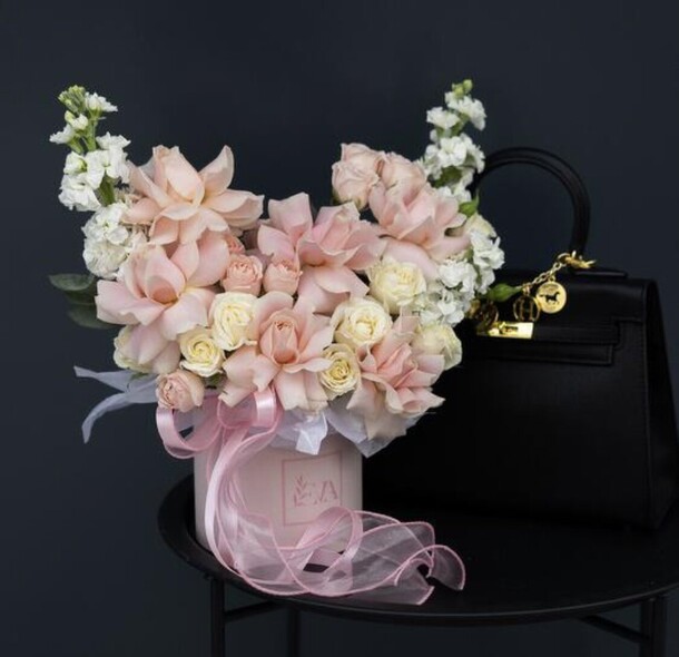 Нежная композиция, артикул F1288497 - 3590 рублей, доставка по городу. Flawery - доставка цветов