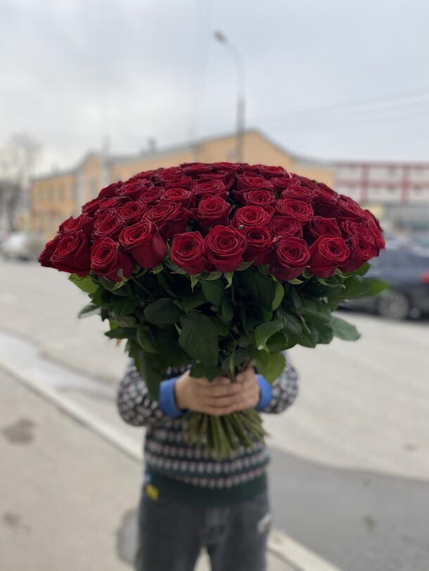 101 из красных роз, артикул F1108891 - 52592 рублей, доставка по городу. Flawery - доставка цветов