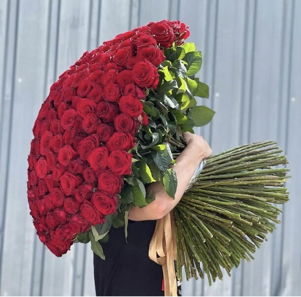 Букет из 301 розы, артикул F1124997 - 109091 рублей, доставка по городу. Flawery - доставка цветов