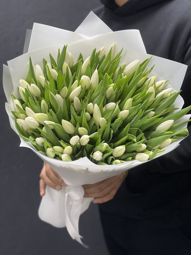 Белые тюльпаны, артикул F1232016 - 33057 рублей, доставка по городу. Flawery - доставка цветов