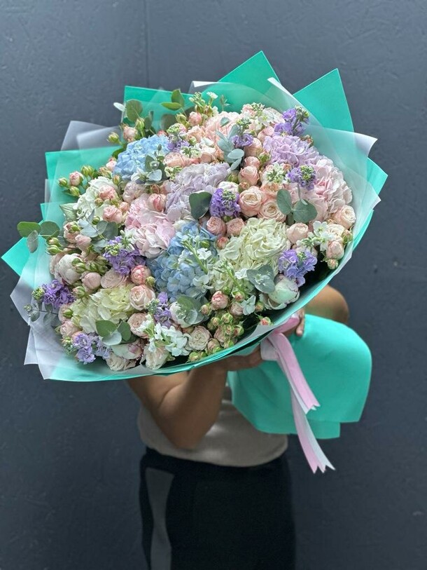 Сказочно-красивой букет, артикул F1232039 - 37190 рублей, доставка по городу. Flawery - доставка цветов