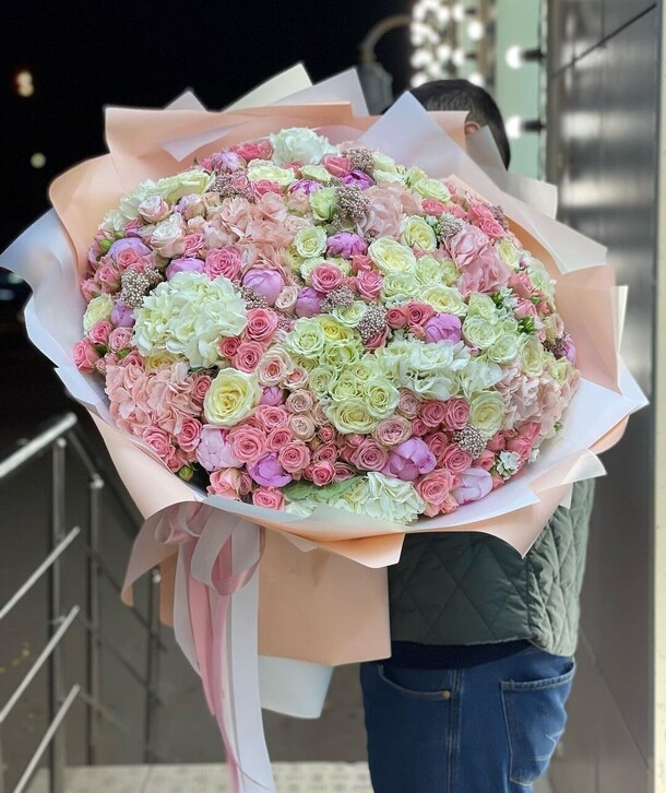 Сказочно-красивый букет, артикул F1234617 - 45078 рублей, доставка по городу. Flawery - доставка цветов