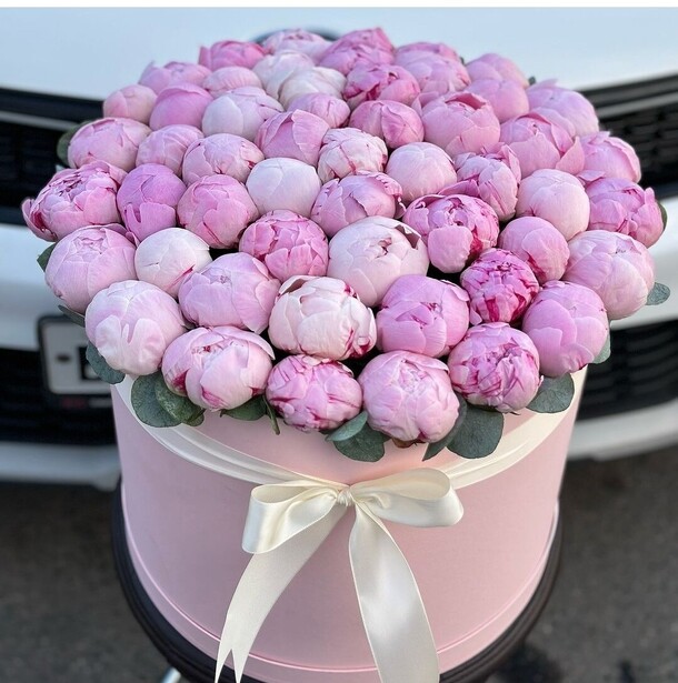 Пионы в коробке, артикул F1243326 - 52591 рублей, доставка по городу. Flawery - доставка цветов