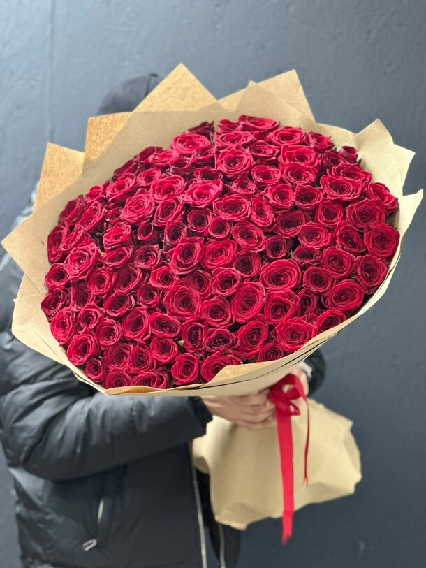 101 роза бордовая, артикул F1264788 - 48835 рублей, доставка по городу. Flawery - доставка цветов