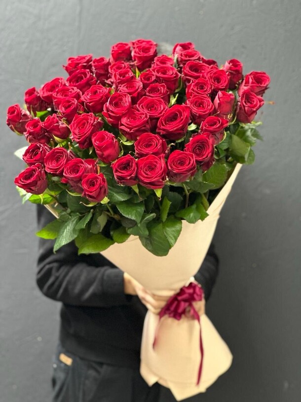 Высокие розы, артикул F1270800 - 22539 рублей, доставка по городу. Flawery - доставка цветов