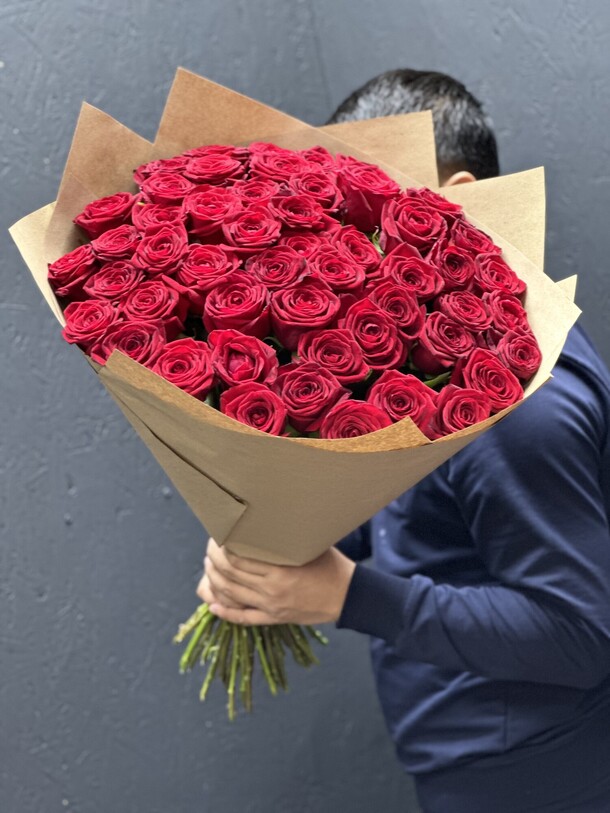 51 роза бордовая, артикул F1274203 - 18783 рублей, доставка по городу. Flawery - доставка цветов