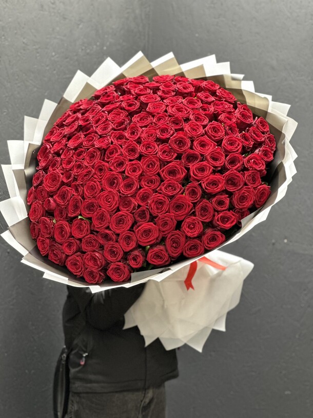 Огромный букет роз, артикул F1275727 - 59353 рублей, доставка по городу. Flawery - доставка цветов