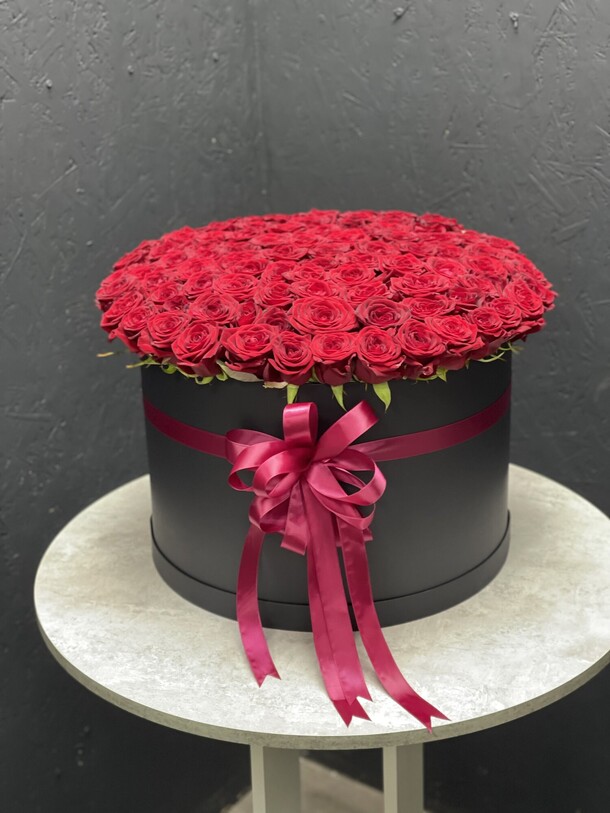 101 роза в коробке, артикул F1281500 - 31000 рублей, доставка по городу. Flawery - доставка цветов