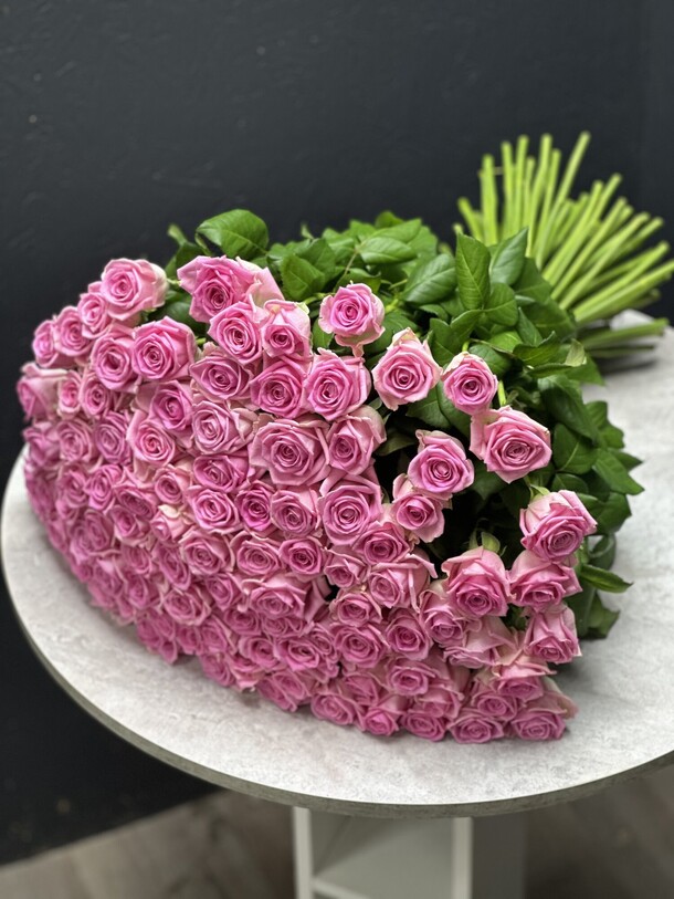 101 роза розовая, артикул F1300566 - 33057 рублей, доставка по городу. Flawery - доставка цветов