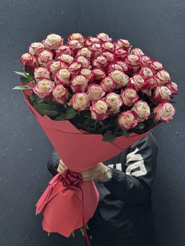 Эквадорская роза sweetness, артикул F1310719 - 33808 рублей, доставка по городу. Flawery - доставка цветов