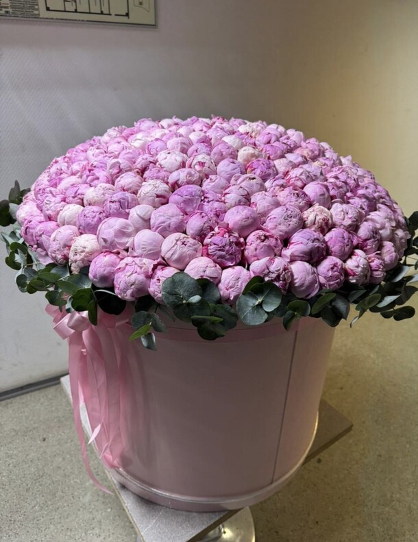 Роскшные пионы в коробке, артикул F1519973 - 105185 рублей, доставка по городу. Flawery - доставка цветов