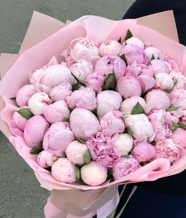 Розовые пионы, артикул F31049 - 65365 рублей, доставка по городу. Flawery - доставка цветов