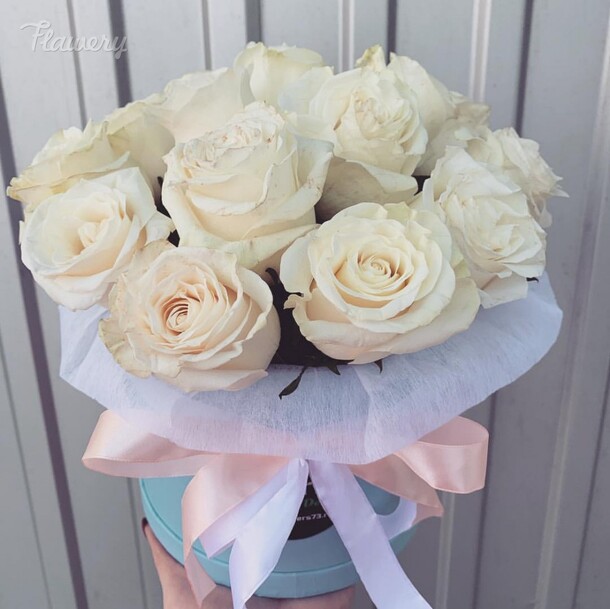 Белые розочки, артикул F28231 - 5445 рублей, доставка по городу. Flawery - доставка цветов