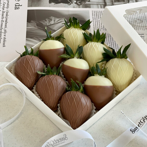 Клубника. В шоколаде "elegance", артикул F1270772 - 2541 рублей, доставка по городу. Flawery - доставка цветов