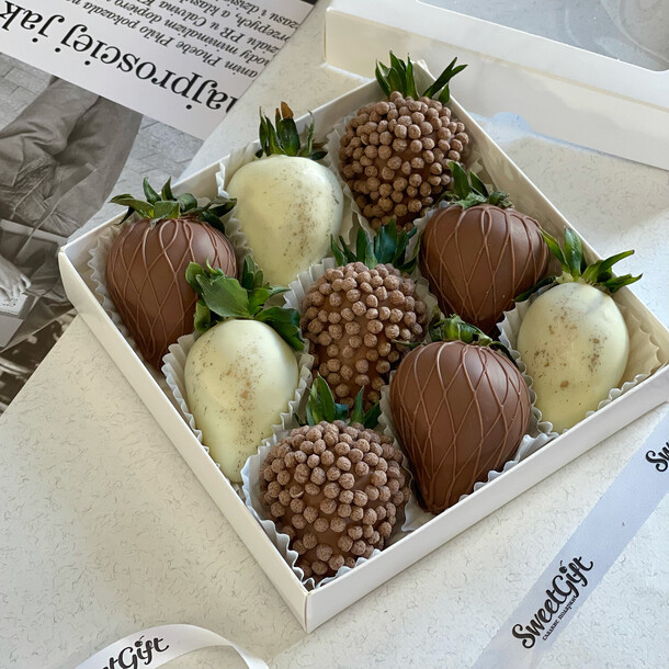 Клубника в шоколаде "мон блан", артикул F1270786 - 3025 рублей, доставка по городу. Flawery - доставка цветов