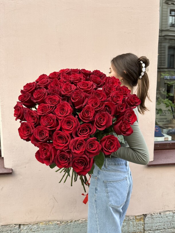 51 красная роза, артикул F1247958 - 31000 рублей, доставка по городу. Flawery - доставка цветов