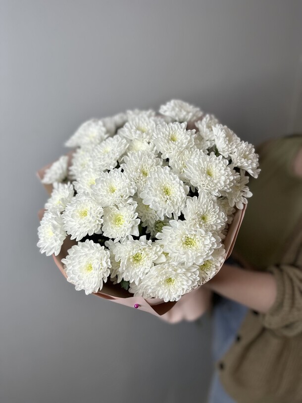 Монобукет из хризантем алтай, артикул F1248245 - 6900 рублей, доставка по городу. Flawery - доставка цветов