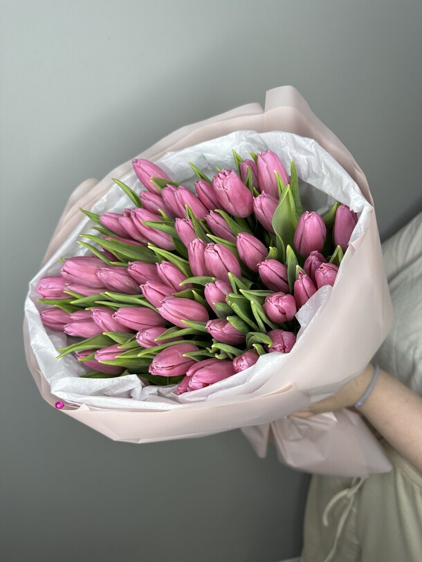 Шикарный 51 тюльпан, артикул F1262968 - 17900 рублей, доставка по городу. Flawery - доставка цветов