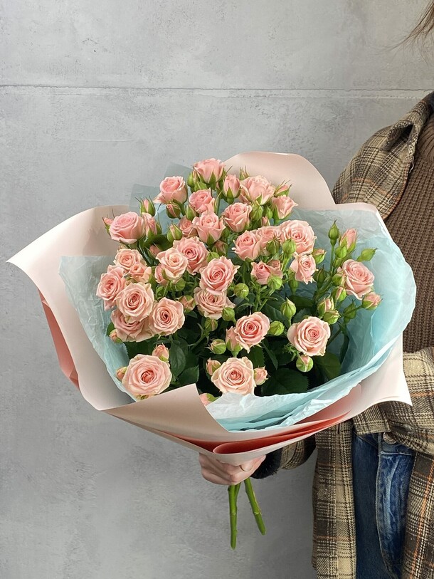 Букет из кустовой розы "лидия", артикул F1302390 - 4400 рублей, доставка по городу. Flawery - доставка цветов