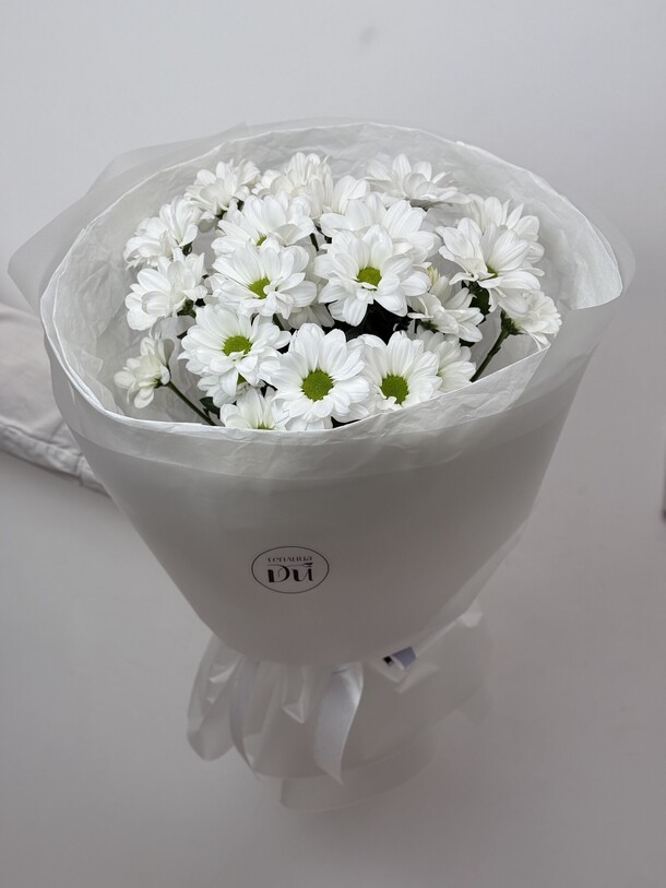 Букет хризантем кеннеди s, артикул F1494548 - 2100 рублей, доставка по городу. Flawery - доставка цветов