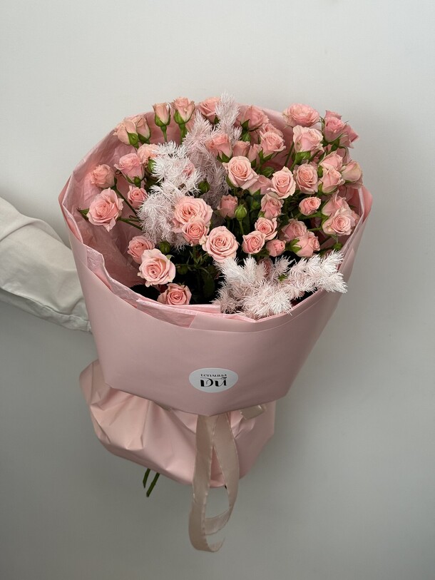 Букет кустовых роз «лидия», артикул F1508026 - 8100 рублей, доставка по городу. Flawery - доставка цветов