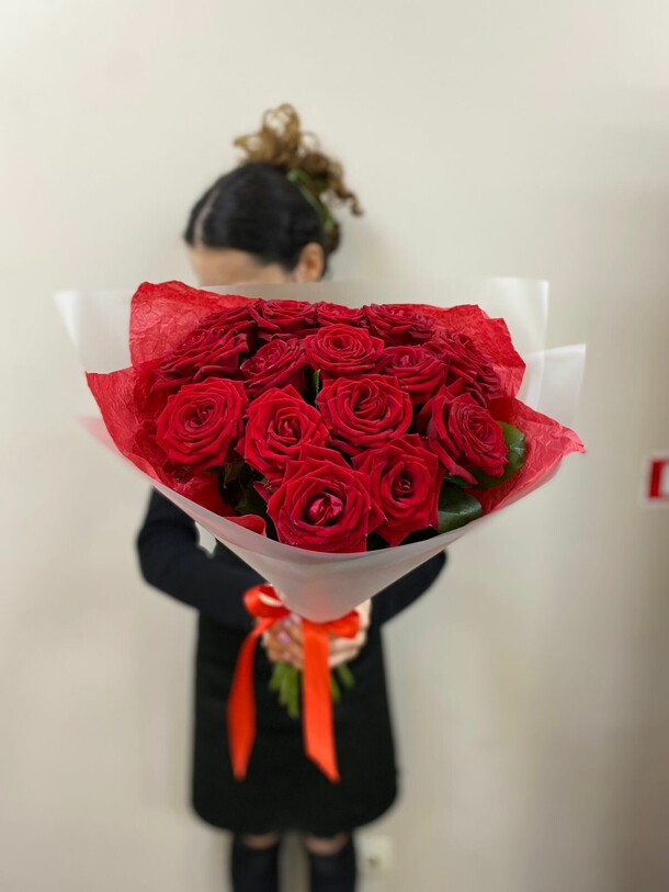 Моно букет 15 роз наоми, артикул F1249099 - 9130 рублей, доставка по городу. Flawery - доставка цветов