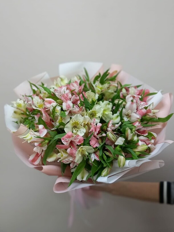Моно букет 21 альстромерии, артикул F1249152 - 7590 рублей, доставка по городу. Flawery - доставка цветов