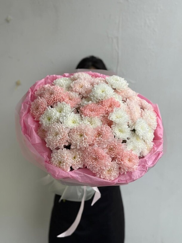 Хризантемы фламинго 15 размер l, артикул F1494958 - 14982 рублей, доставка по городу. Flawery - доставка цветов