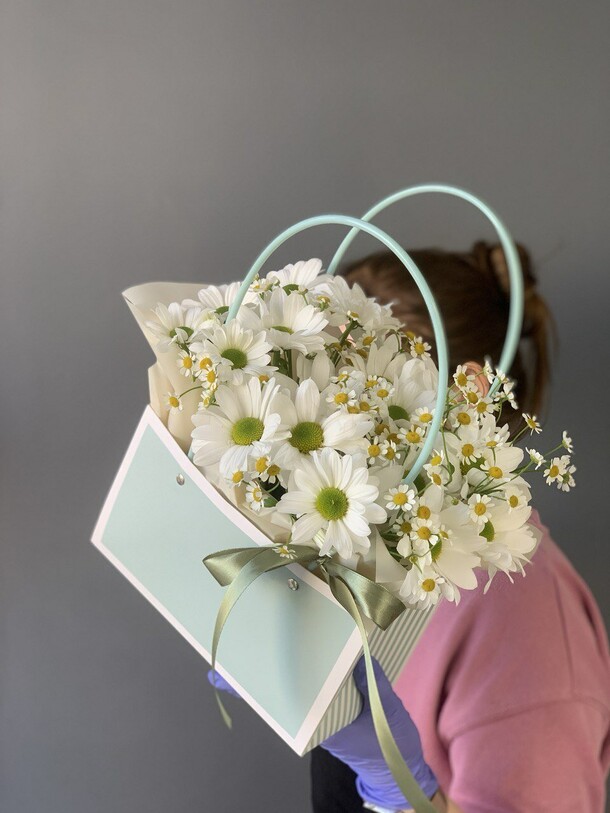 Летняя композиция, артикул F1195448 - 2350 рублей, доставка по городу. Flawery - доставка цветов