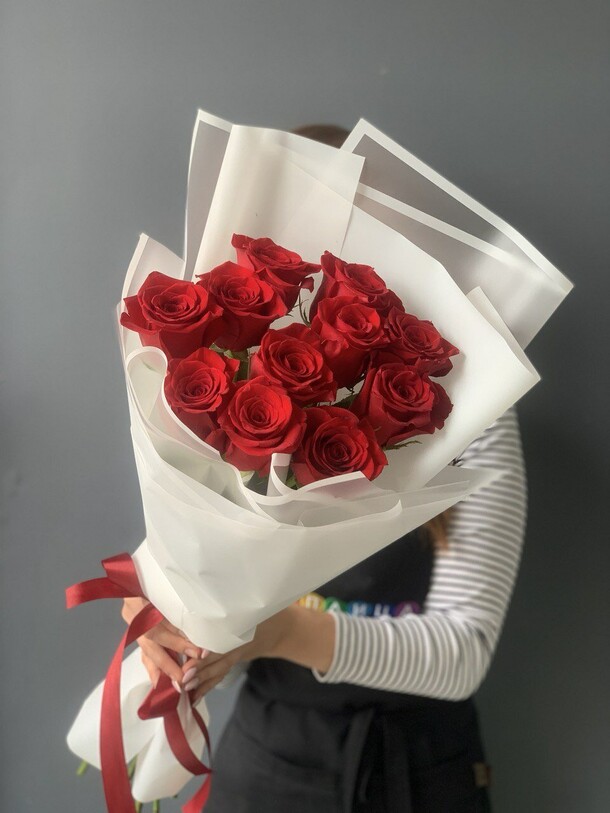 11 роз, артикул F1204171 - 3500 рублей, доставка по городу. Flawery - доставка цветов
