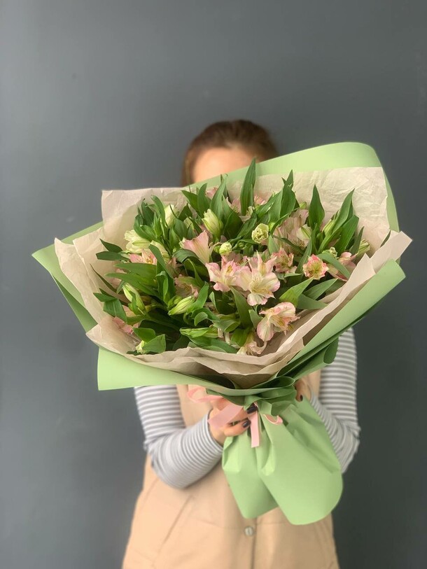 Нежные альстромерии, артикул F1263302 - 5500 рублей, доставка по городу. Flawery - доставка цветов