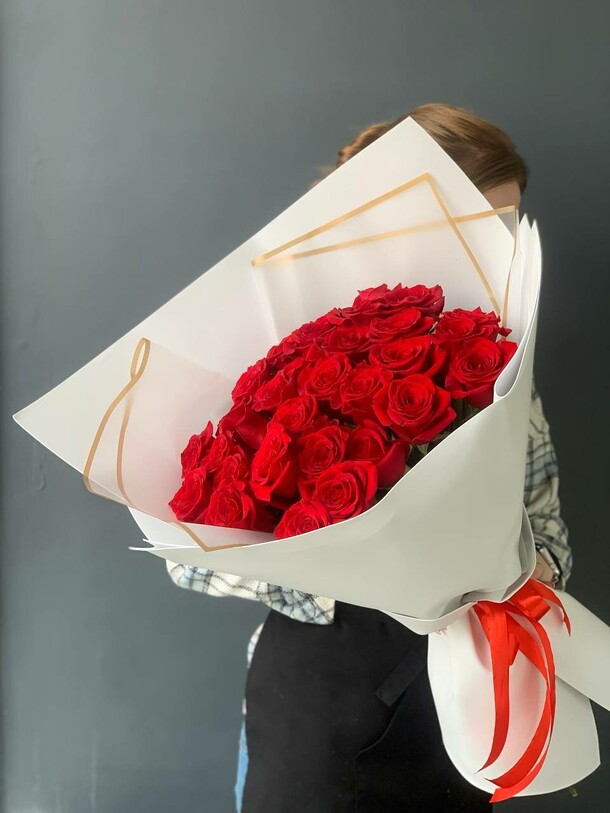 29 роз, артикул F1270837 - 9000 рублей, доставка по городу. Flawery - доставка цветов