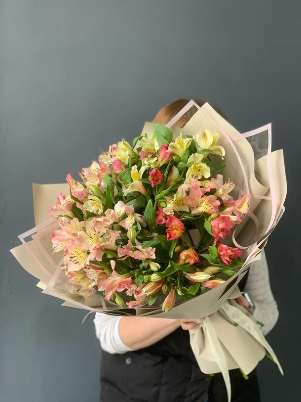 Микс альстромерий, артикул F1273965 - 5000 рублей, доставка по городу. Flawery - доставка цветов