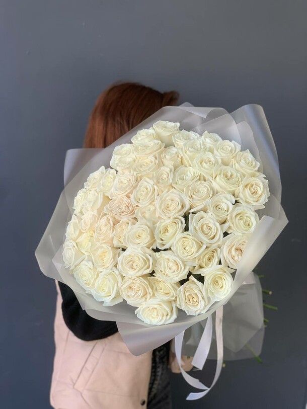 51 белая роза, артикул F1287120 - 20950 рублей, доставка по городу. Flawery - доставка цветов