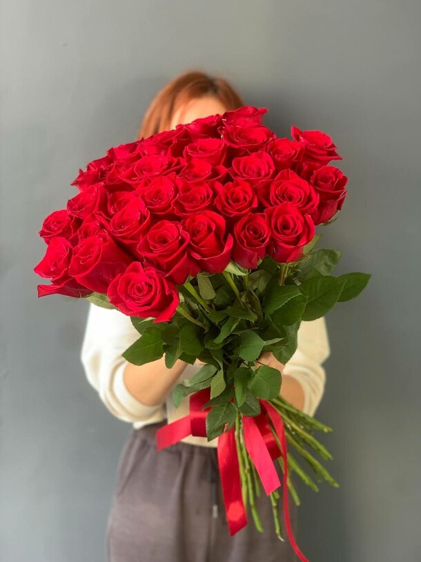 Розы под ленту, артикул F1313825 - 10000 рублей, доставка по городу. Flawery - доставка цветов