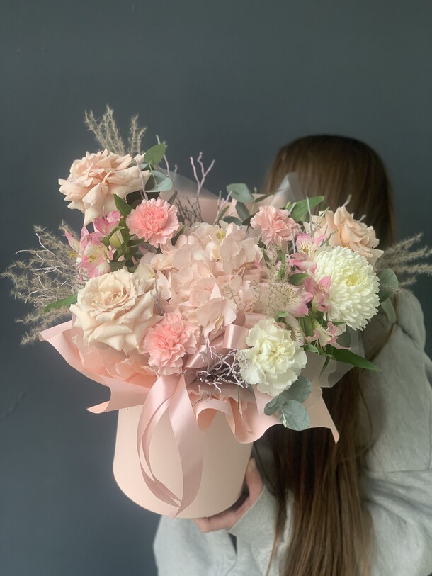 Роскошь для мамы 🌹, артикул F1341806 - 5900 рублей, доставка по городу. Flawery - доставка цветов