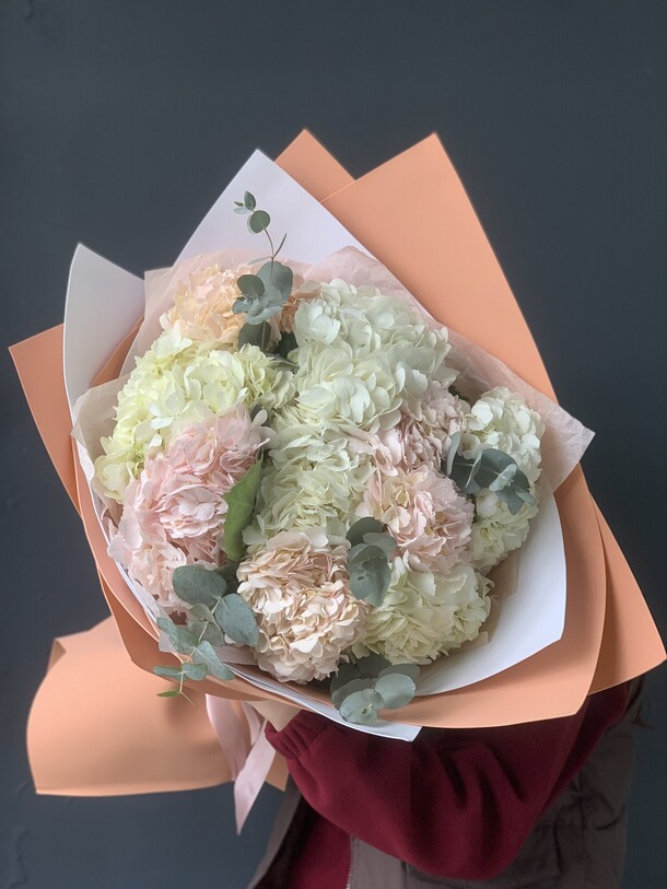 Огромный букет из гортензий, артикул F1341861 - 11000 рублей, доставка по городу. Flawery - доставка цветов