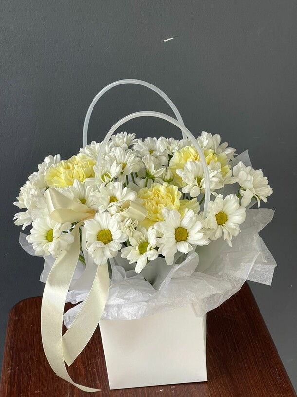 Для настроения, артикул F1507658 - 2600 рублей, доставка по городу. Flawery - доставка цветов