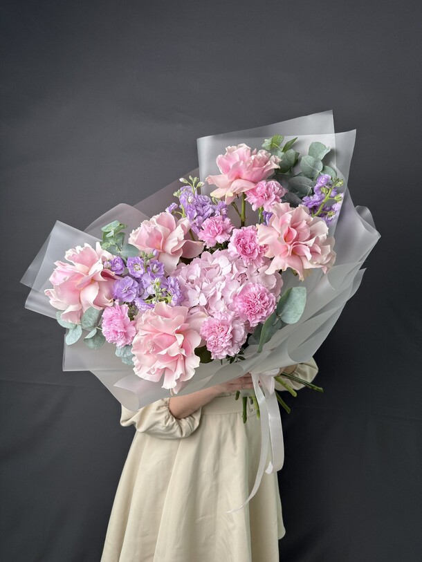 Розовый ангел с французскими розами🎀, артикул F1409930 - 7500 рублей, доставка по городу. Flawery - доставка цветов