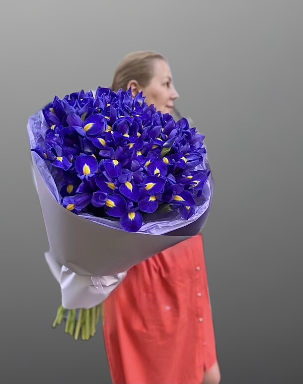 Букет ирисов 25 штук, артикул F1250951 - 4829 рублей, доставка по городу. Flawery - доставка цветов