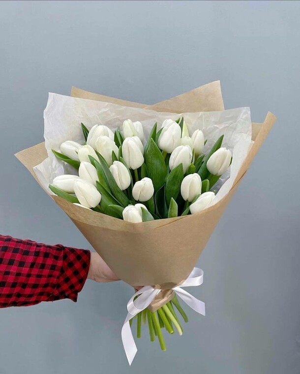 Букет тюльпанов 19 штук, артикул F1258964 - 5379 рублей, доставка по городу. Flawery - доставка цветов