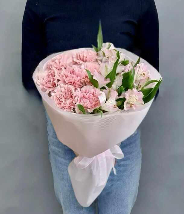 Букет с дианиусом и альстромерией, артикул F1330222 - 3654 рублей, доставка по городу. Flawery - доставка цветов