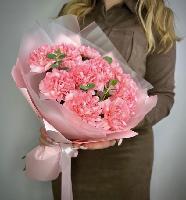 Букет с воздушным диантусом  и ароматным эвкалиптом, артикул F1330224 - 2959 рублей, доставка по городу. Flawery - доставка цветов